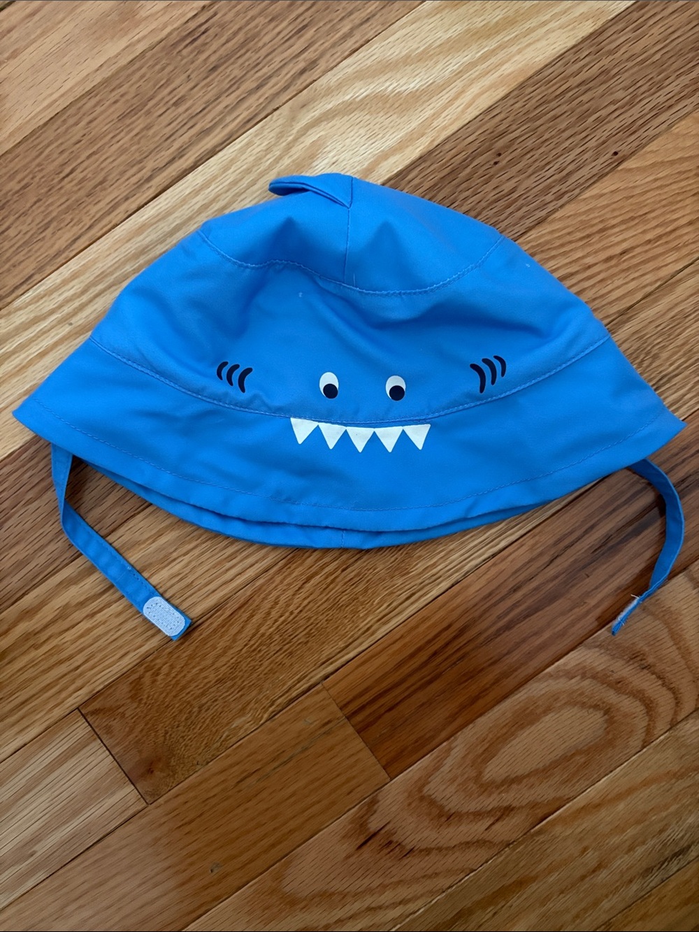 Never worn, 12 M beach bat